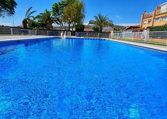 Con Vistas Al Mar Y Con Piscina